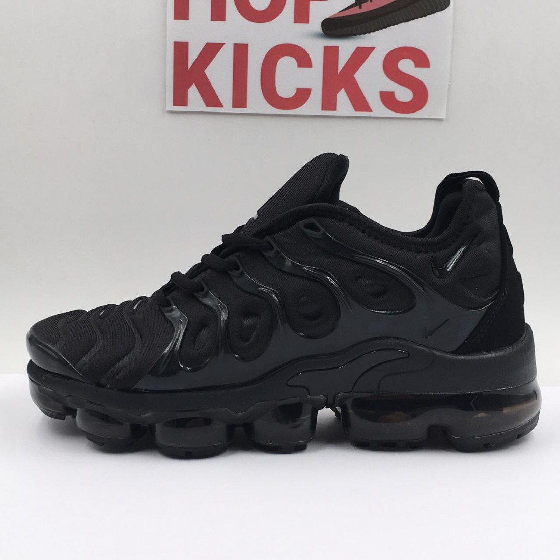 vapormax plus triple black